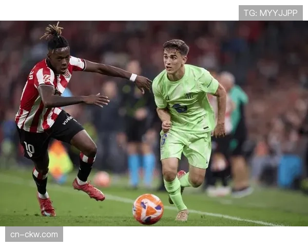 诺坎普球迷高歌致敬重伤回归的加维